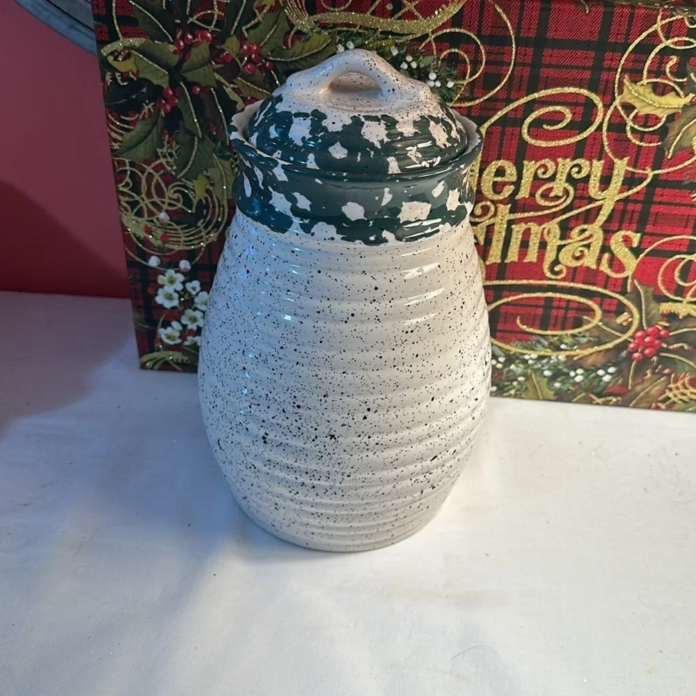 Gibson stoneware cookie jar/canister 10”